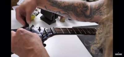 Ola the Swede doesn’t like guitar strings
