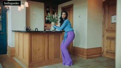 Deepika Padukone's chubby ass!