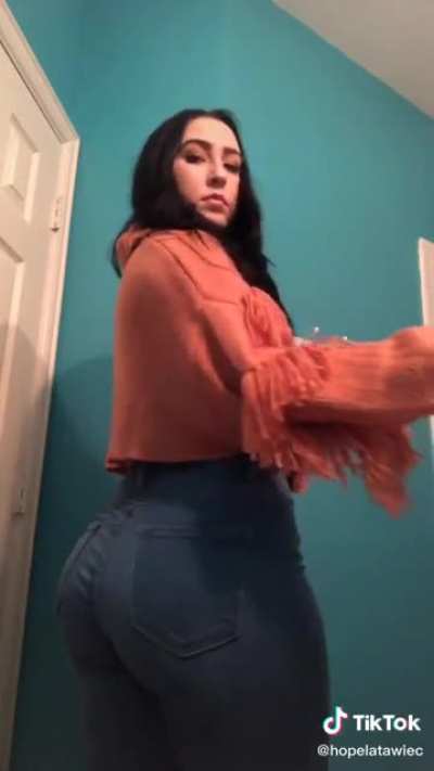 PAWG lookin extremely good in jeans