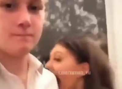 🗿