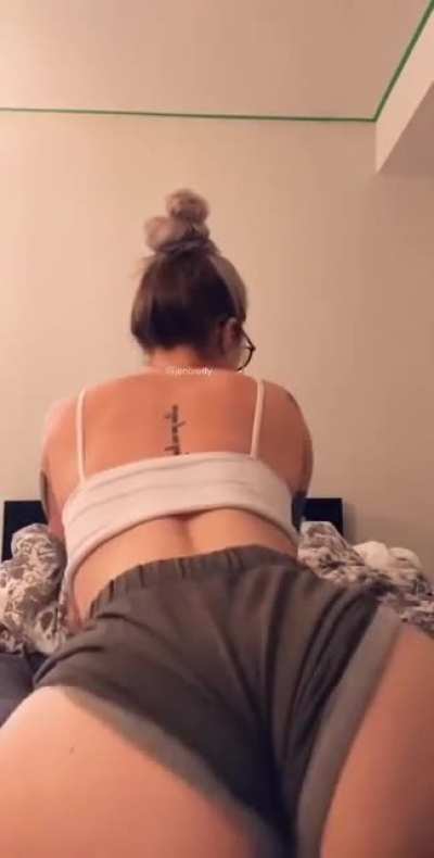 She movin