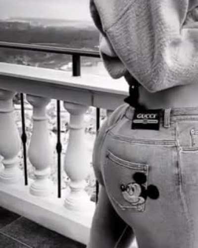 Booty in Jeans