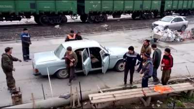 Russians arriving to work