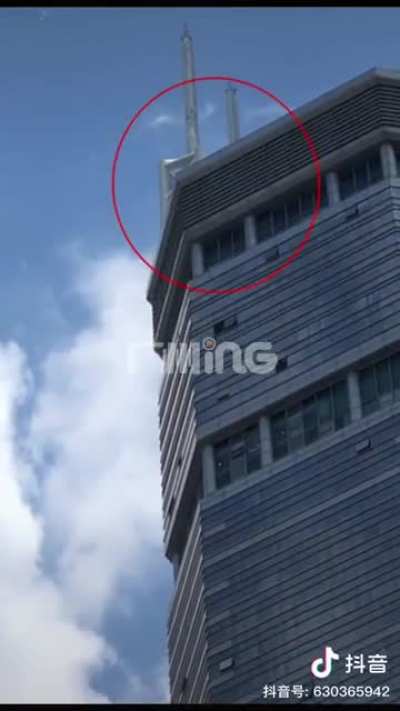 赛格大厦又发生摇晃了