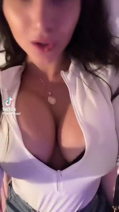 @mollskazi