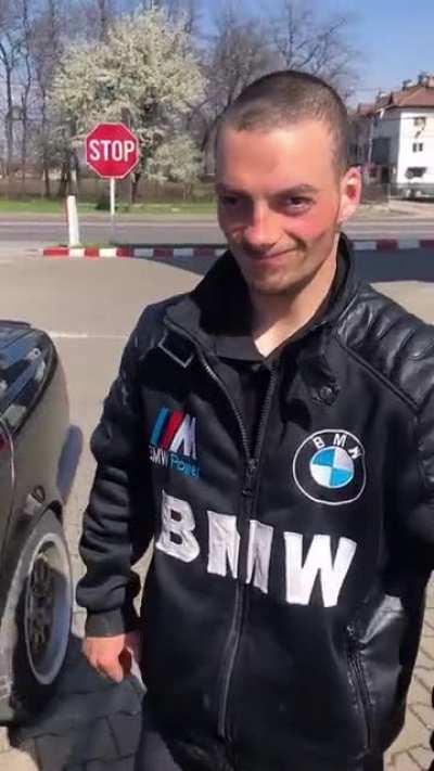 As vrea sa fac misto, totusi omul si-a indeplinit un vis, ma bucur pentru el !