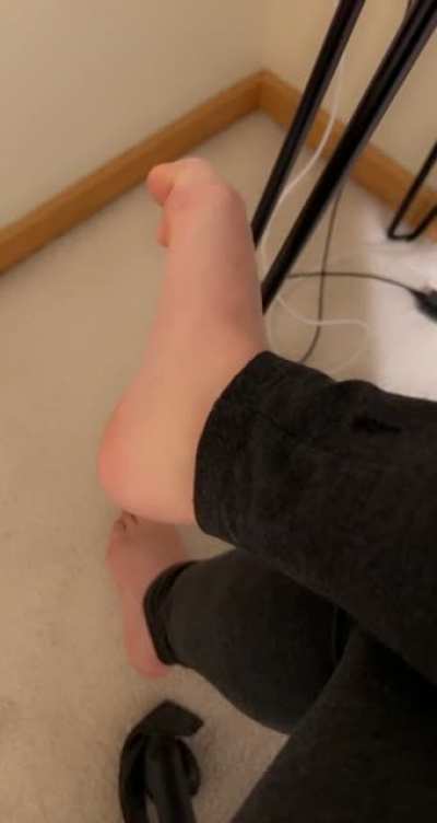 Desk feet 👣