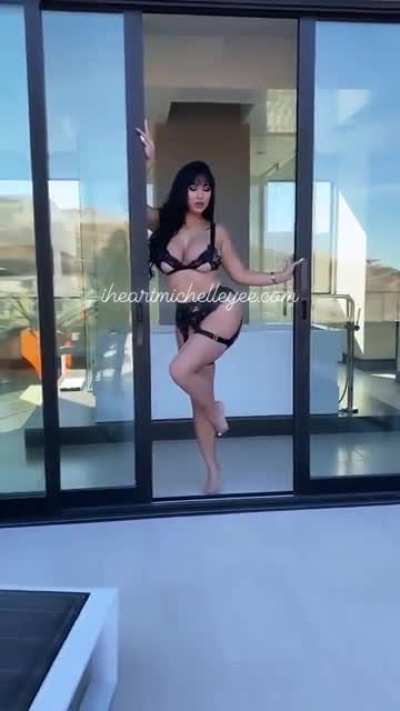 Michelle Yee (@ihr<wbr>tmich<wbr>elley<wbr>ee)