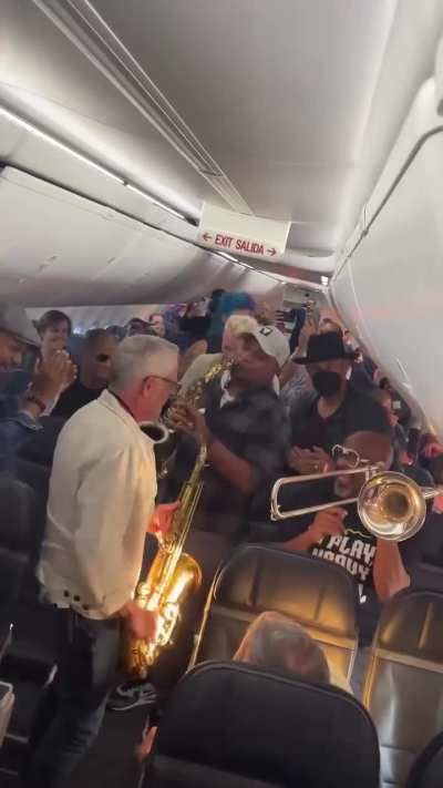 Flight delays had everyone restless… until a band turned the plane into a concert hall