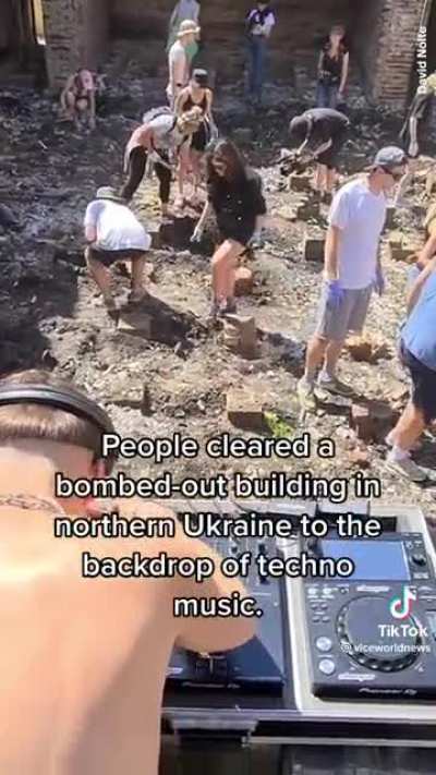 Ukrainians hold up “clean up raves” to restore buildings bombed by Russians. Their fighting spirit is on another level.