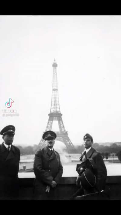 (Minority) in Paris