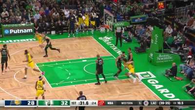[Highlight] Jordan Nwora dunks on Jayson Tatum