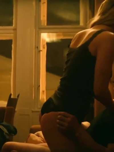 This is how Jennifer Lawrence meet her produ<wbr>cer🥵😍