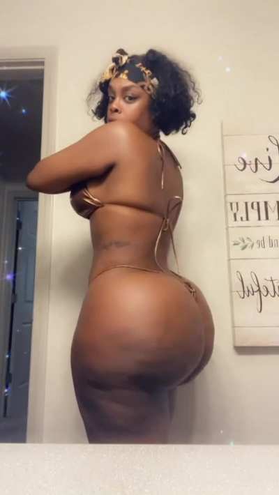 It’s something about this chick that just does it for me. Follow me on IG @alla<wbr>round<wbr>thick