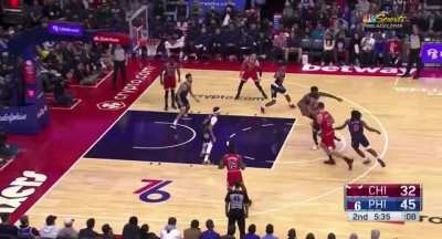 [Highlight] 76ers' impressive defensive possession forces the Lonzo Ball up and down