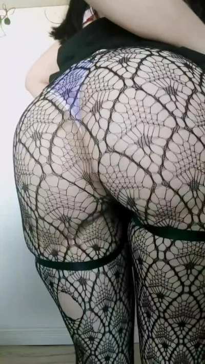 I hope you like my new outfit and that you want to give me a bite :P