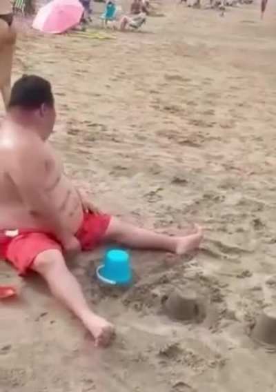 Don’t forget your prayer when casting a sand castle 🙏🏻