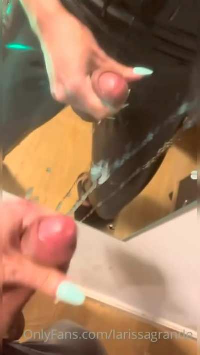 Cum on the mirror💦