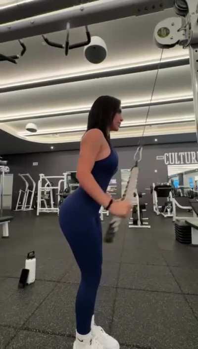 Kim Loaiza en el gimnasio 🔥