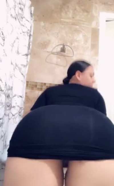 Latina AssQuake
