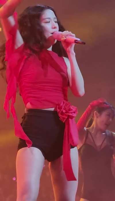 Jisoo from close