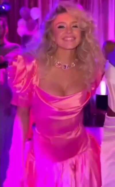 Sydney Sweeney jamming to WAP at her 23 birthday