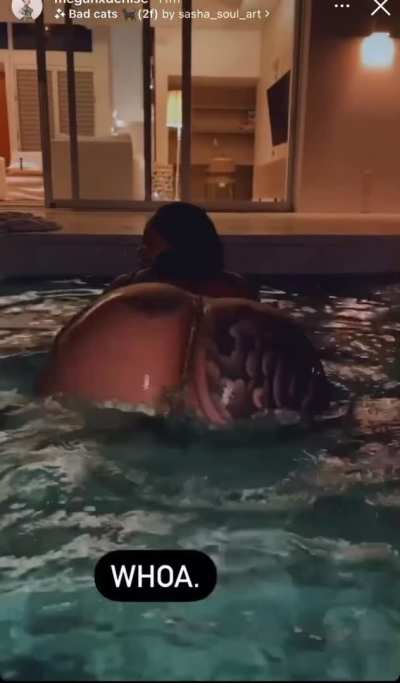 Pool twerk