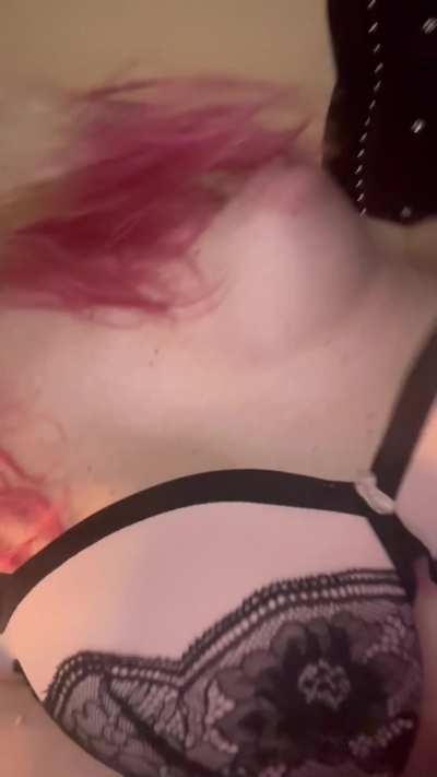 Showing off my [F]reckled titties (5'11)