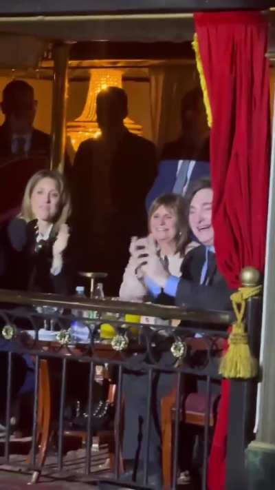 Mirtha Legrand dedicandolé unas palabras a Milei y su grupo político.