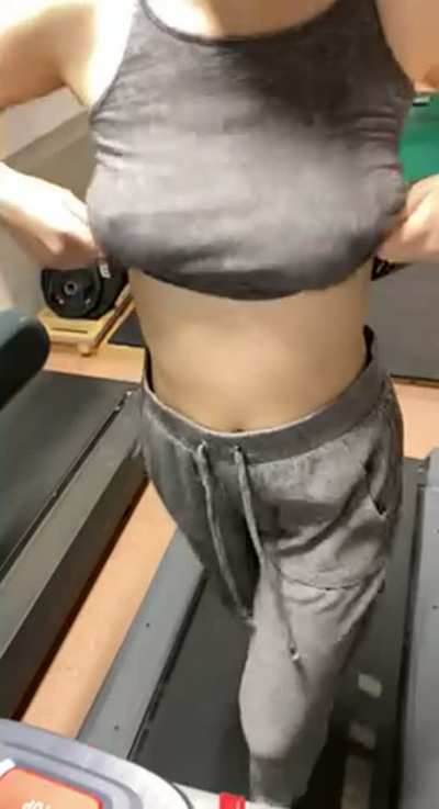 5’1 nerdy college student with natural tits, would you dick me down? (Oc drop)