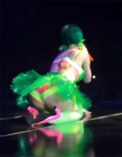 Katy Perry Booty Gif - Prismatic tour (video and Gfy in comments)