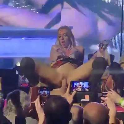 She's so brave for doing that In front of a crowd