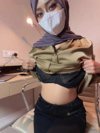 Dropping titties before the end of Ramadan (drop)