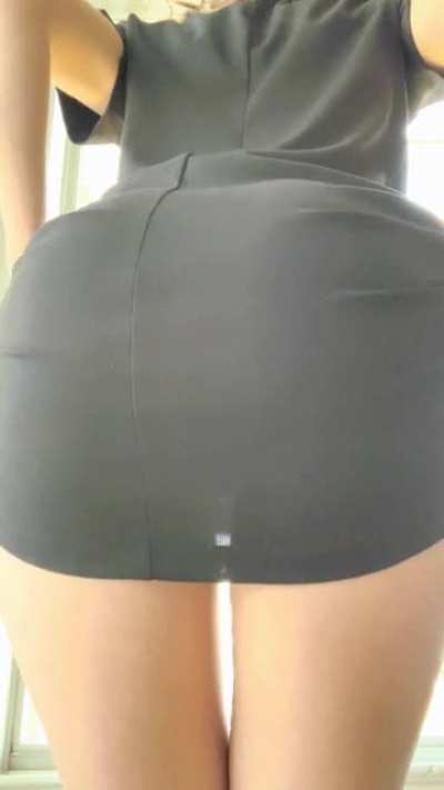 (F) okay I swear I heard someone say it was bring your plug to work day 🤷‍♀️