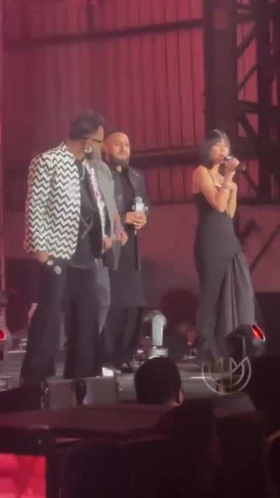 Crowd goes crazy as ranveer singh grooves to aari aari live in mumbai 😍🔥