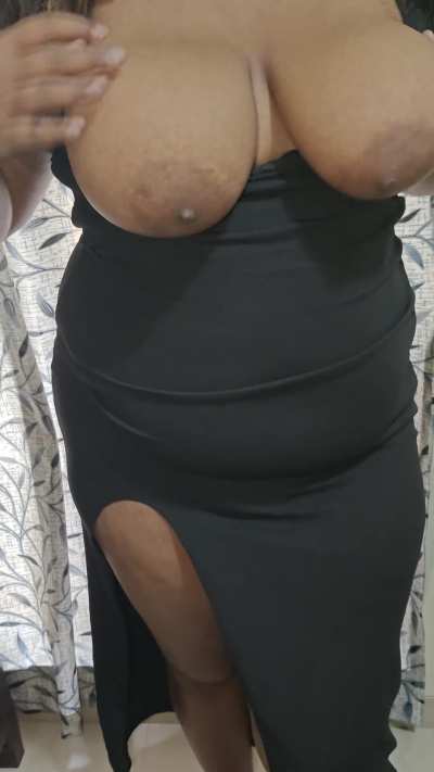 princ<wbr>ess_t<wbr>sunad<wbr>e772 Seductive vid of a Plus size Indian pulls out her huge tits from bodycon dress before flashing her pussy.