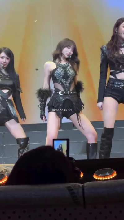 Chaewon of LE SSERAFIM - HOT - 260201