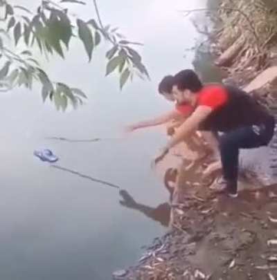 Такой маленький, а уже тролль.