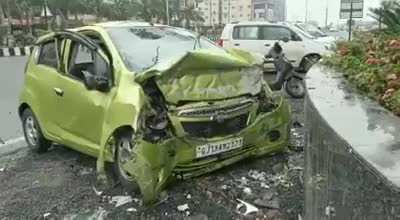 Driver loses control and is killed on impact + aftermath video