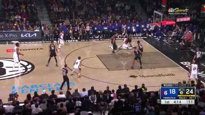 [Highlight] Maxey attacks the rim for the beautiful tough layup
