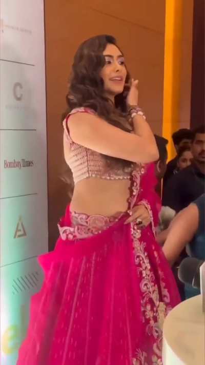 Mrunal thakur 