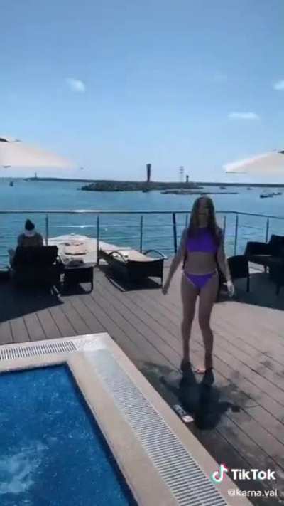 Bikini spartan kick