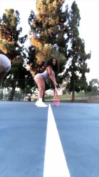 Damn ! I wish she would twerk on me !!!!