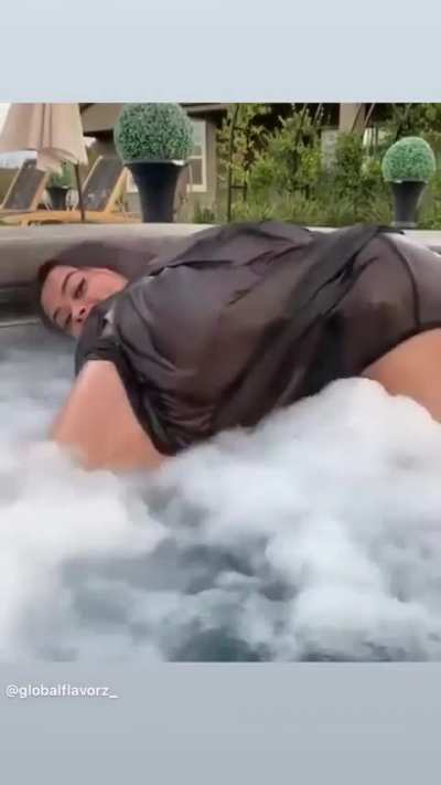 RUBY2DOWN HOT TUB