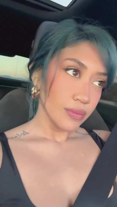so i’ve got blue hair now. what ya’ll think<wbr>?🙂‍↕️