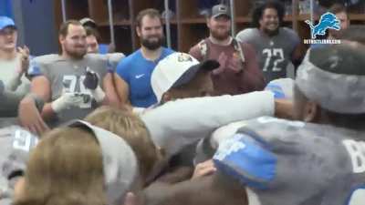 [Highlight] The Lions players mob Dan Campbell in the locker room after he is presented with a game ball