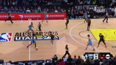 [Highlight] Jeremy Sochan of the San Antonio Spurs crosses over and skies for the jam in the Rising Stars Game