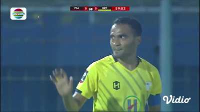 Tahu tidak, apa lagi yang jelek di sepak bola Indonesia selain pemain, PSSI, dan lapangannya?