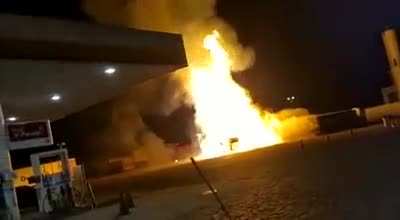 Car go boom.