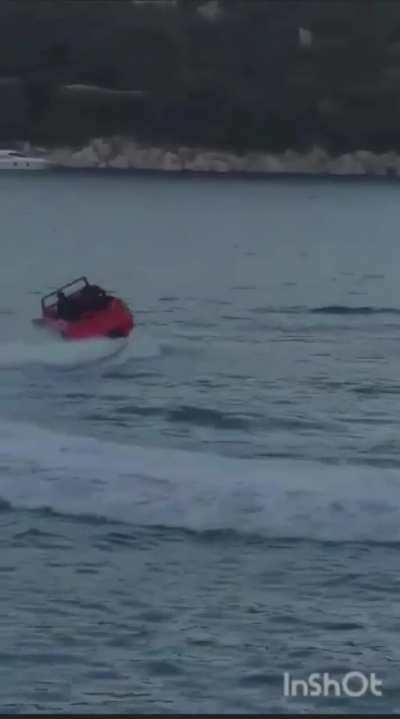 Yüzen araba